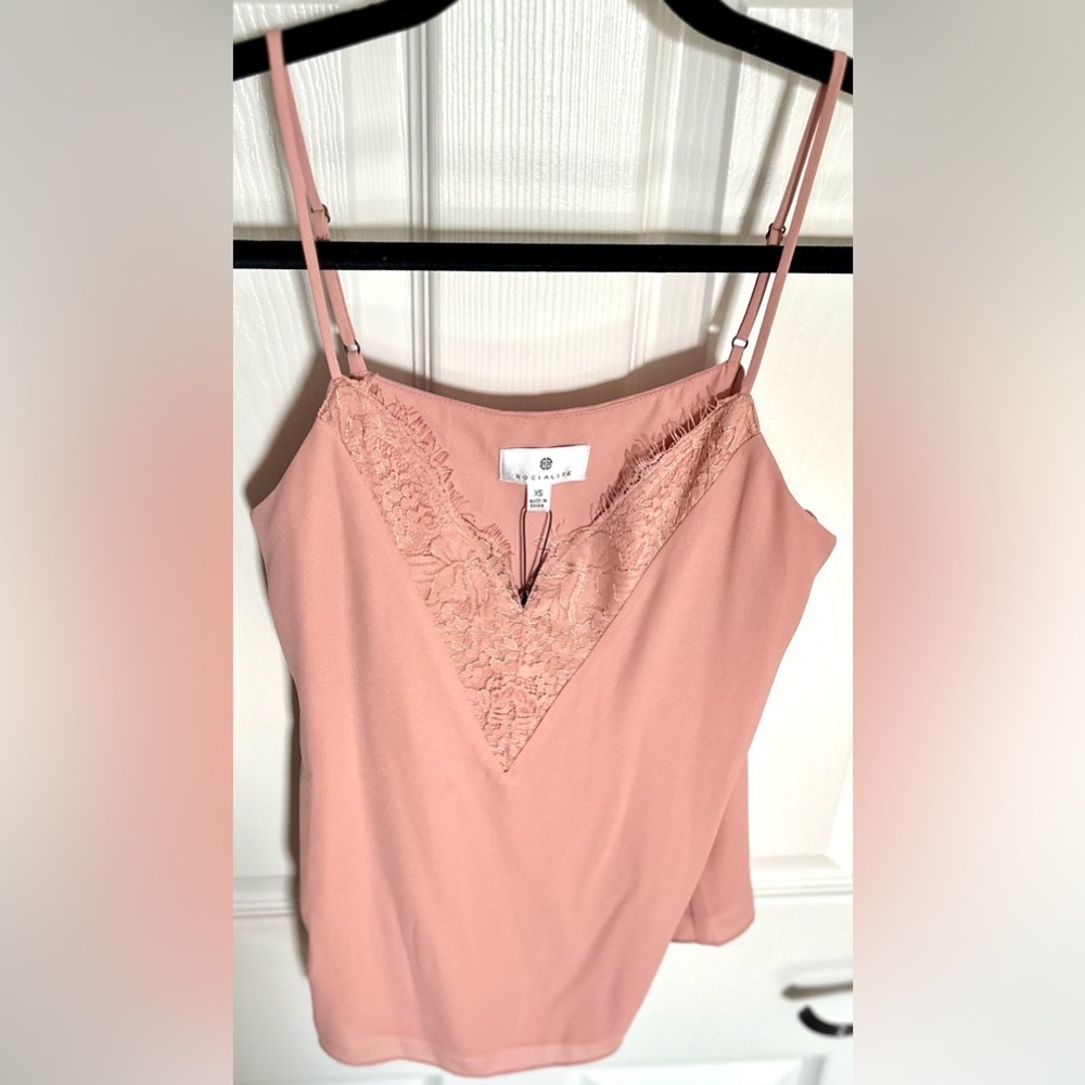 ‼️RARE‼️🎸SOCIALITE🎸🔥NWT🔥Blush Lace trim V-Neck Camisole Tank Top—XS - Picture 2 of 9